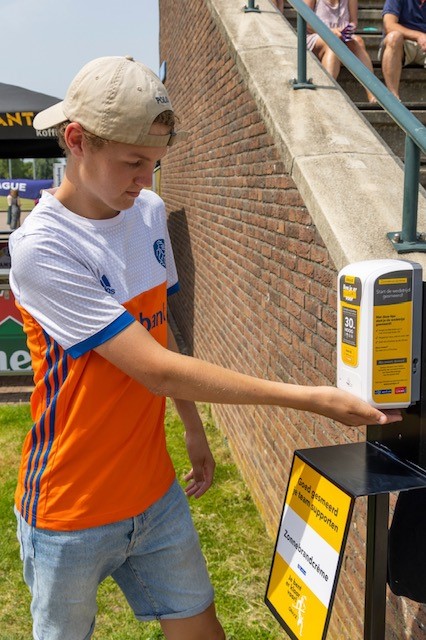 ONZV plaatst zonnebrandcrème-dispensers tijdens WK Hockey Dames